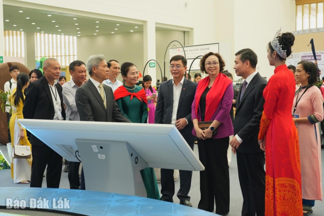 Khai mạc Triển lãm thành tựu Đất nước với chủ đề "80 năm hành trình Độc lập - Tự do - Hạnh phúc"